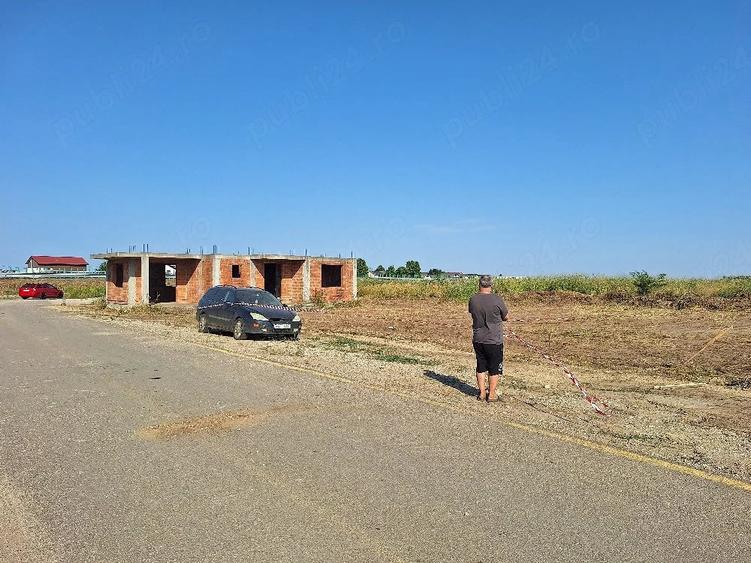 Casă cu Teren 908 Mp în Domnești