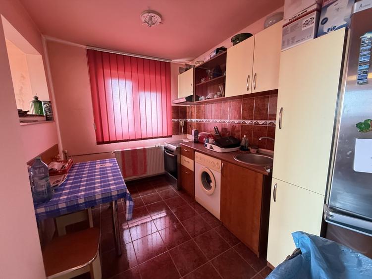 Apartament cu 3 camere decomandat în Complex Studențesc
