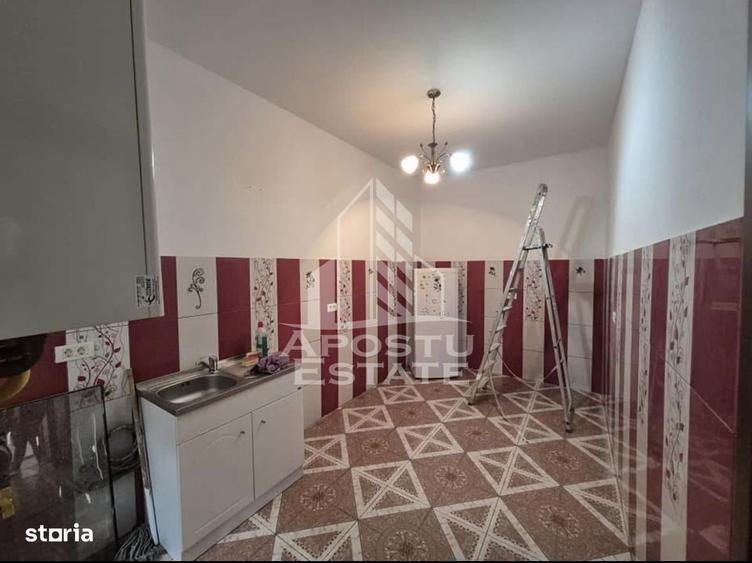 Apartament cu 2 camere semidecomandat în Traian