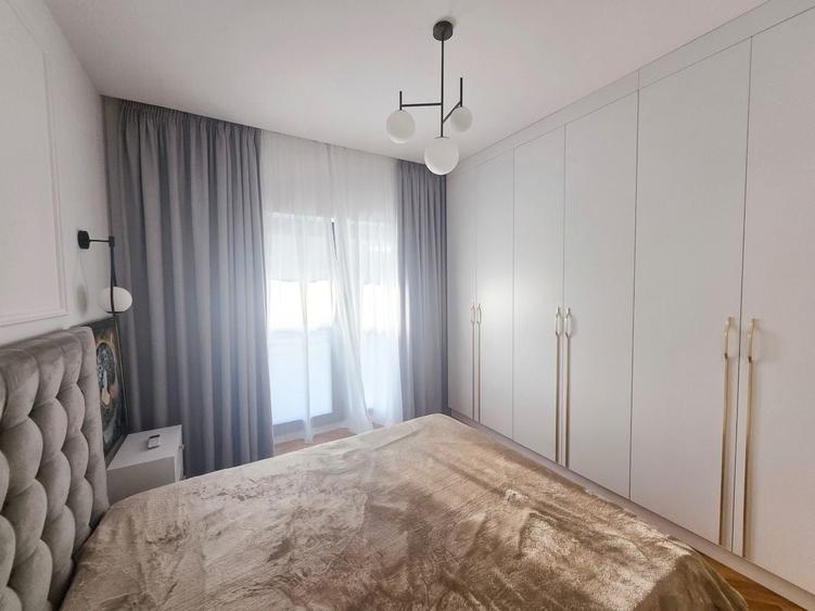 Apartament cu 4 camere decomandat în Pipera