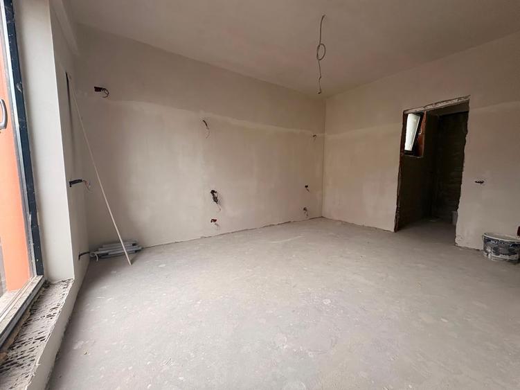 Duplex cu 4 camere cu Canalizare în Străulești