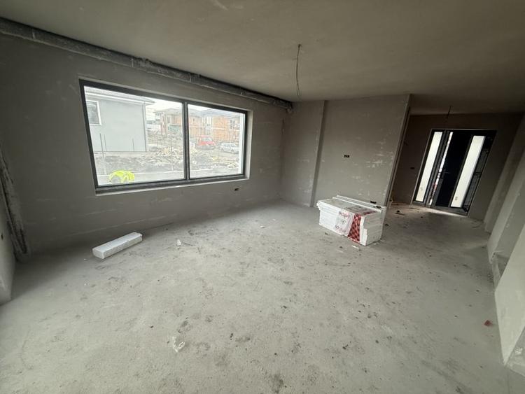 Casă individuală cu 5 camere cu Canalizare în Chinteni