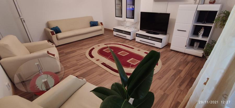 Apartament cu 3 camere decomandat în Sârbi