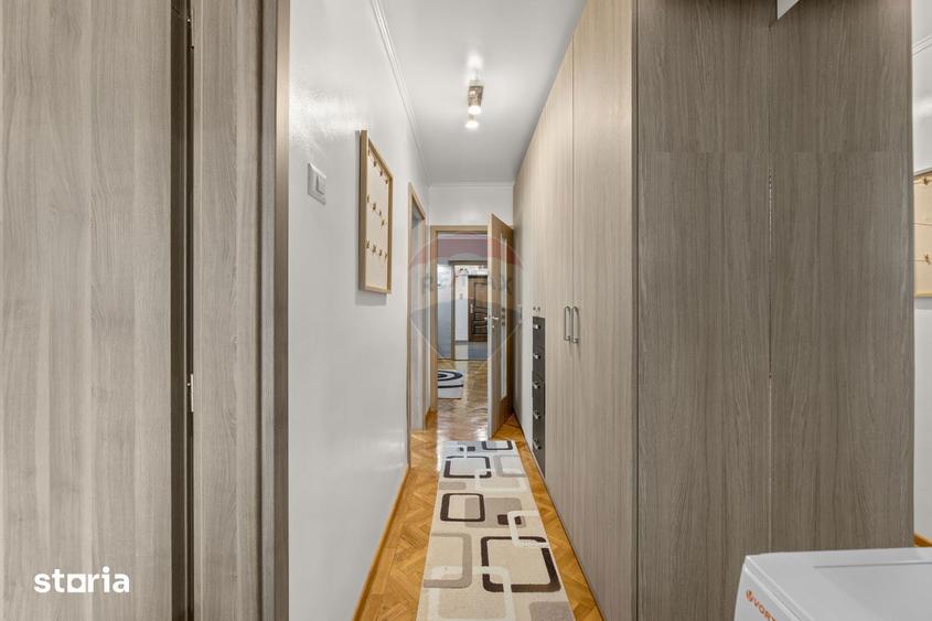 Apartament cu 3 camere, mobilat în Boul Roșu