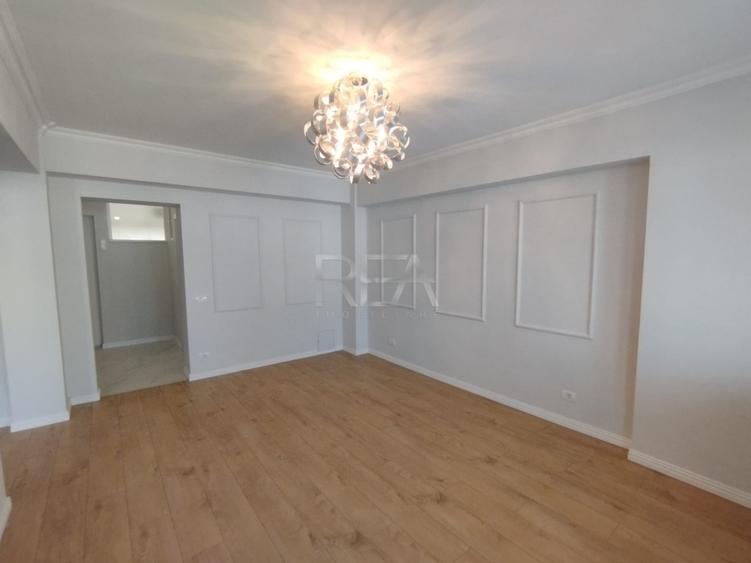 Apartament cu 3 camere decomandat în Regina Elisabeta