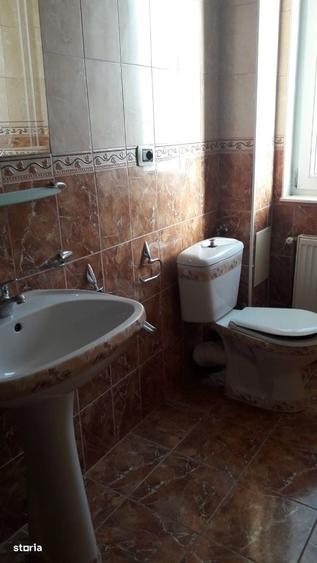 Casă cu 4 camere decomandat în Central