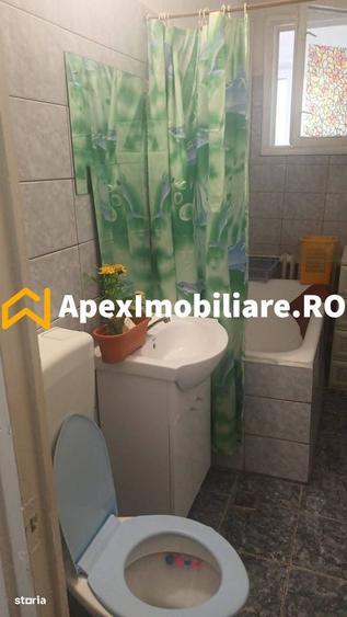 Garsonieră decomandată în Titan