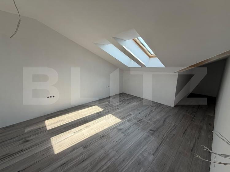 Apartament cu 4 camere decomandat în Cristian