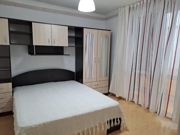 Apartament cu 2 camere semidecomandat în Calea București