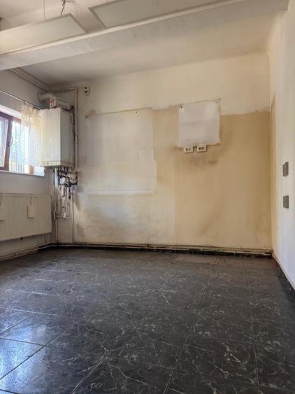Casă cu 5 camere cu Teren 114 Mp în Vatra Luminoasă