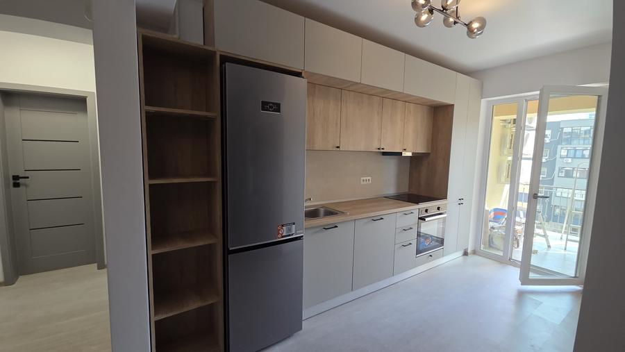 Apartament cu 3 camere semidecomandat în Sud