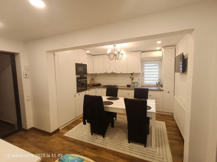 Apartament cu 3 camere decomandat în Micro 3