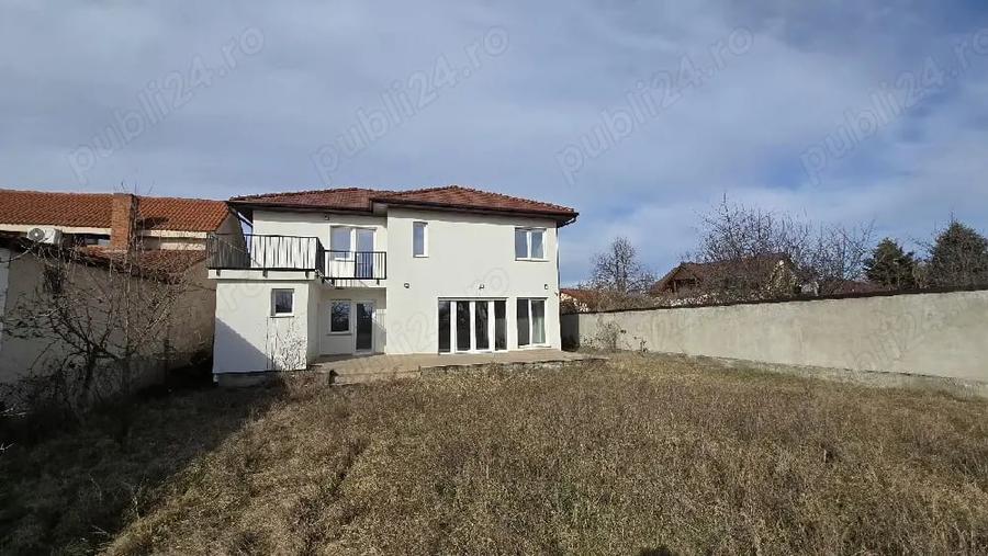 Casă cu 3 camere cu Teren 790 Mp în Biharia