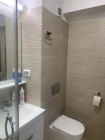 Apartament cu 3 camere decomandat, mobilat în Calea București