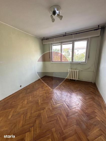 Apartament cu 3 camere decomandat în Rogerius