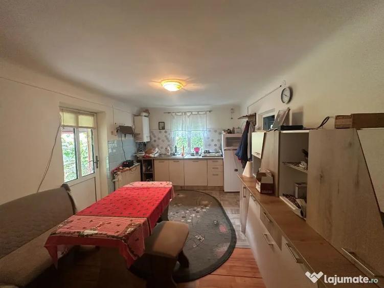 Casă cu 4 camere cu Teren 1498 Mp în Călinești