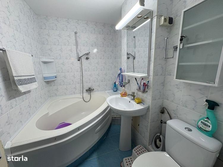 Apartament cu 4 camere decomandat în Central