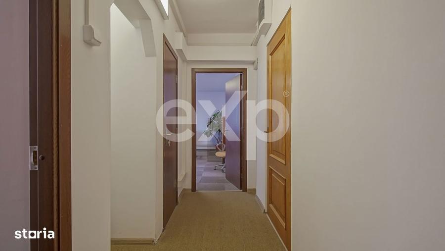 Apartament cu 5 camere decomandat în Astra