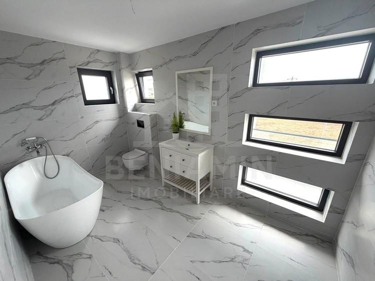 Casă individuală cu 5 camere cu Canalizare în Cârcea