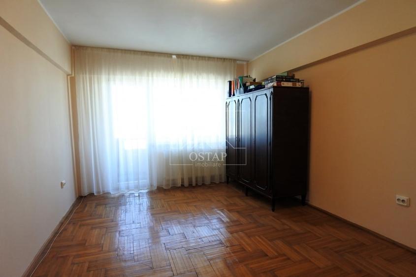 Apartament cu 4 camere decomandat în Republicii