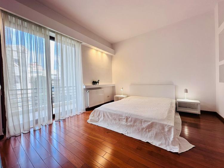 Apartament cu 3 camere decomandat, mobilat în P-ța Victoriei