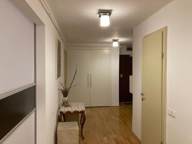 Apartament cu 3 camere semidecomandat în Grigorescu