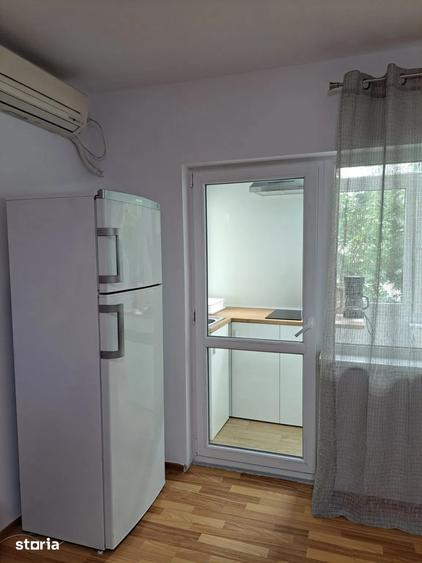 Apartament cu 2 camere semidecomandat, mobilat în Drumul Sării