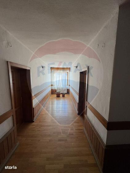 Spațiu comercial, de 320 mp, în Prislop