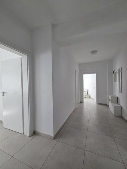 Apartament cu 3 camere semidecomandat, mobilat în Braytim