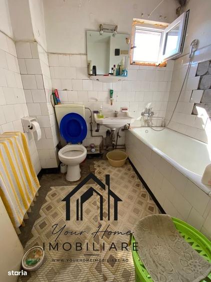 Apartament cu 3 camere semidecomandat în Craiovița Nouă