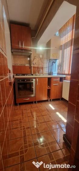 Apartament cu 3 camere decomandat în 1 Mai