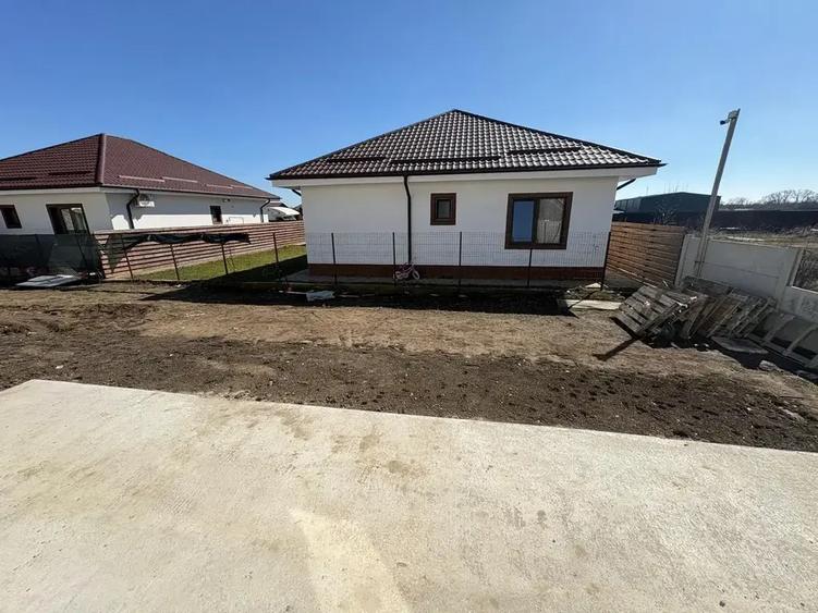 Casă cu 4 camere cu Canalizare în Afumați