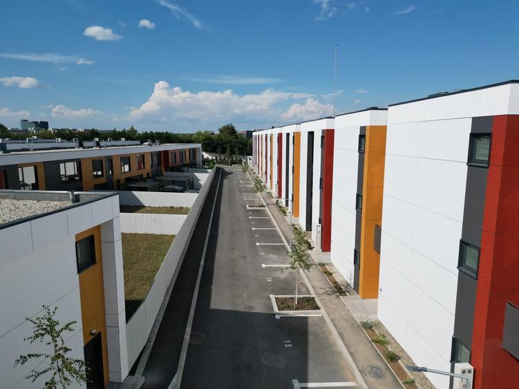 Casă individuală cu 5 camere decomandat cu Canalizare în Pipera