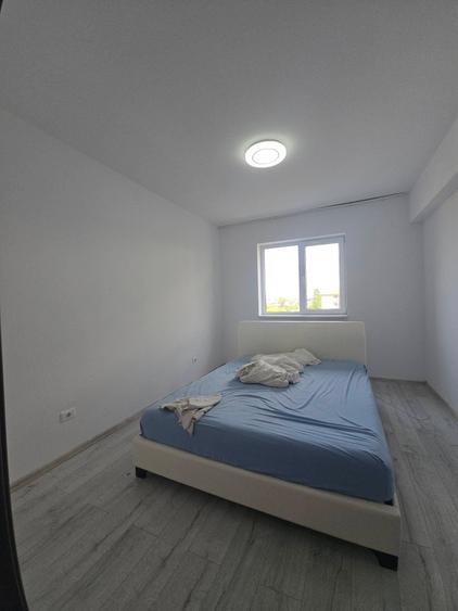 Apartament cu 3 camere decomandat în Dobroești