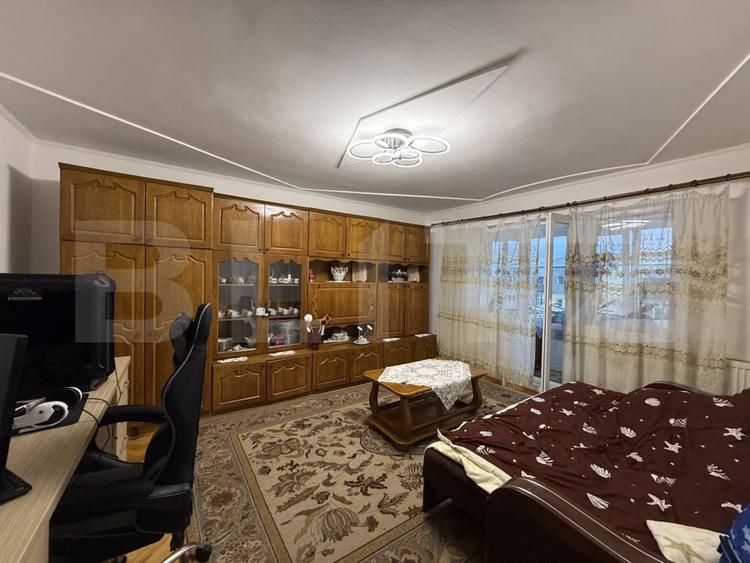 Apartament cu 3 camere decomandat în Micro 16