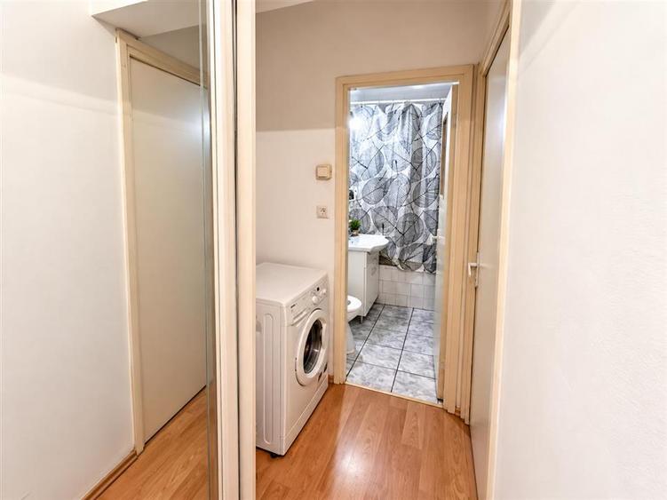 Apartament cu 3 camere decomandat în Astra