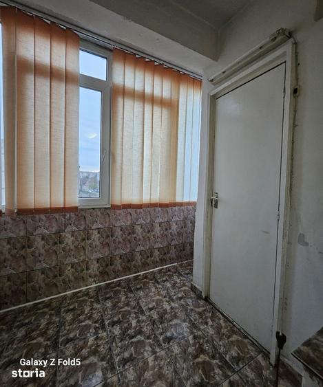 Apartament cu 3 camere decomandat în Nufărul