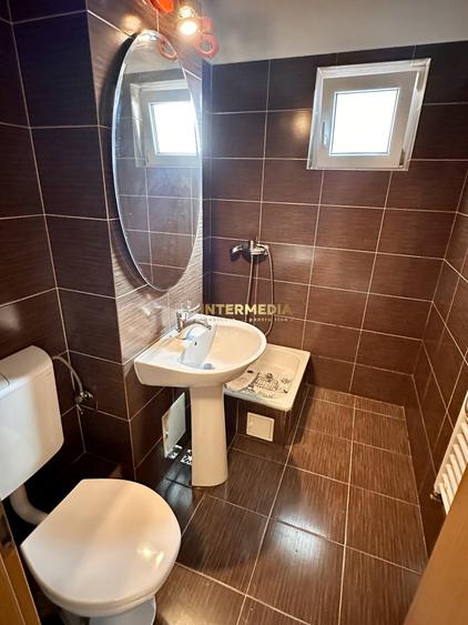 Apartament cu 3 camere decomandat, mobilat în Central