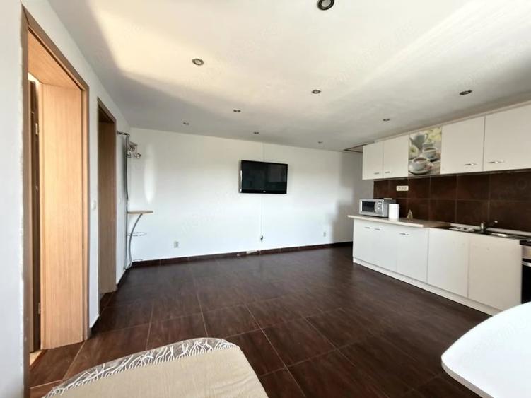 Apartament cu 3 camere semidecomandat în Bucovina