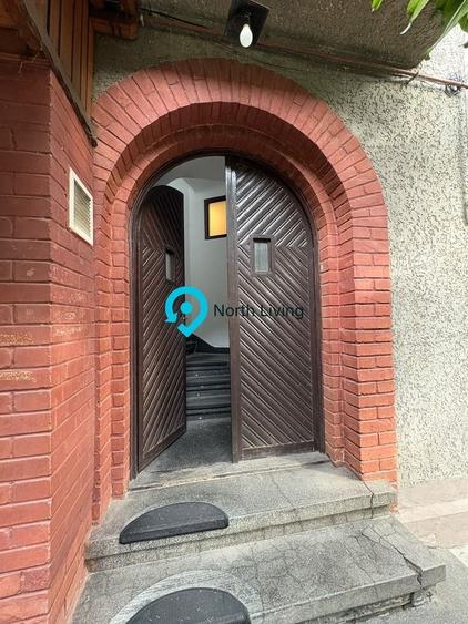 Apartament cu 4 camere semidecomandat în Aviatorilor