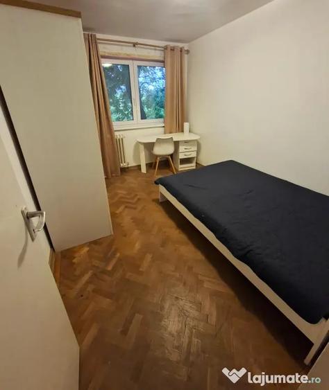 Apartament cu 3 camere semidecomandat în Timișoara