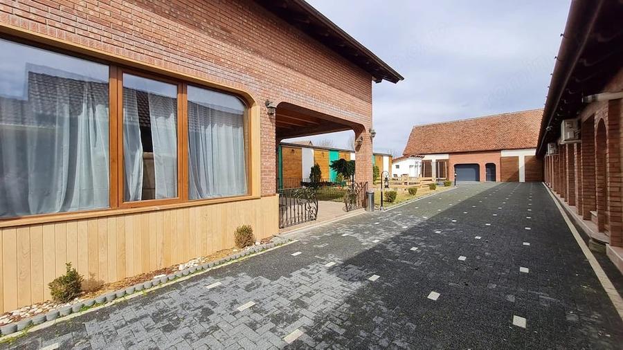 Casă cu Teren 2550 Mp în Central