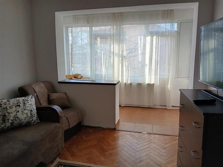 Apartament cu 2 camere decomandat, mobilat în Podu Roș