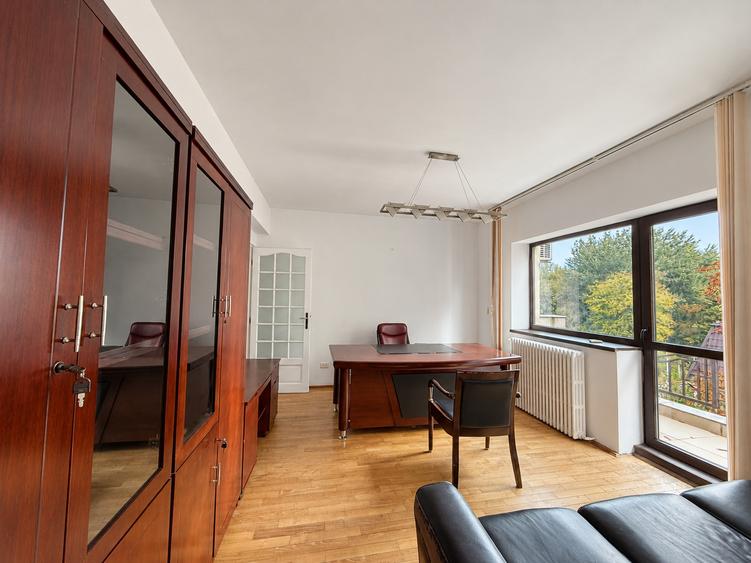 Apartament cu 3 camere decomandat, mobilat în Cotroceni