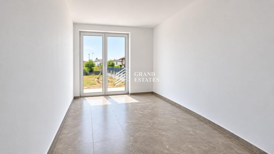 Duplex cu 4 camere cu Canalizare în Otopeni
