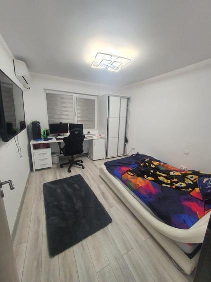 Apartament cu 4 camere decomandat în Central