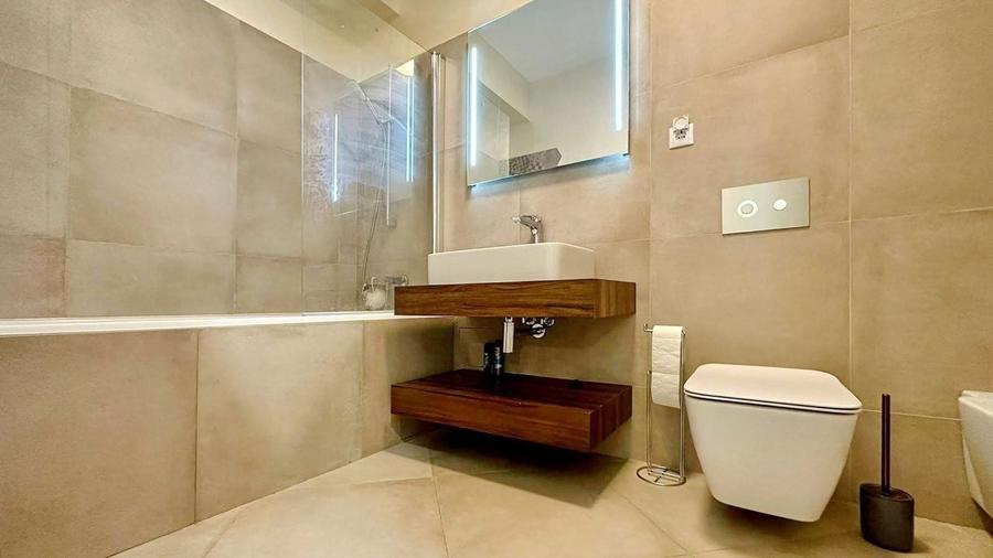 Apartament cu 3 camere decomandat, mobilat în Drumul Poienii
