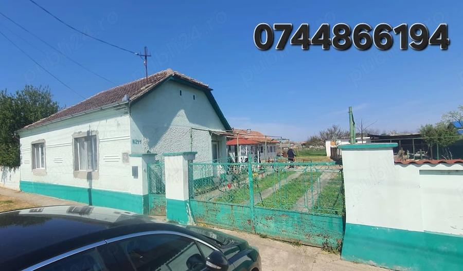 Casă cu Teren 1996 Mp în Giulvăz