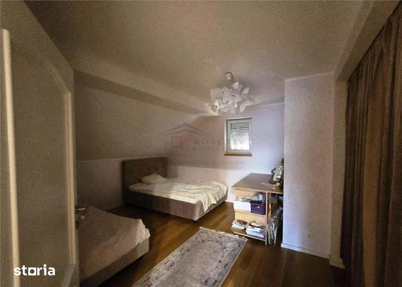 Casă cu 5 camere cu Teren 1000 Mp în Șcheia