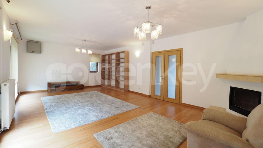 Duplex cu 5 camere cu Piscina în Iancu Nicolae